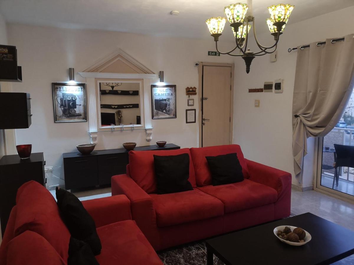 Apartment Village Corner 3 Bedroom With Garage *