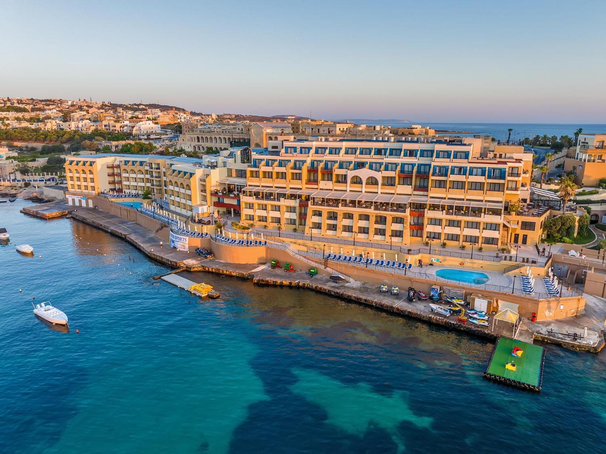 Verdi St George's Bay Marina San Ġiljan