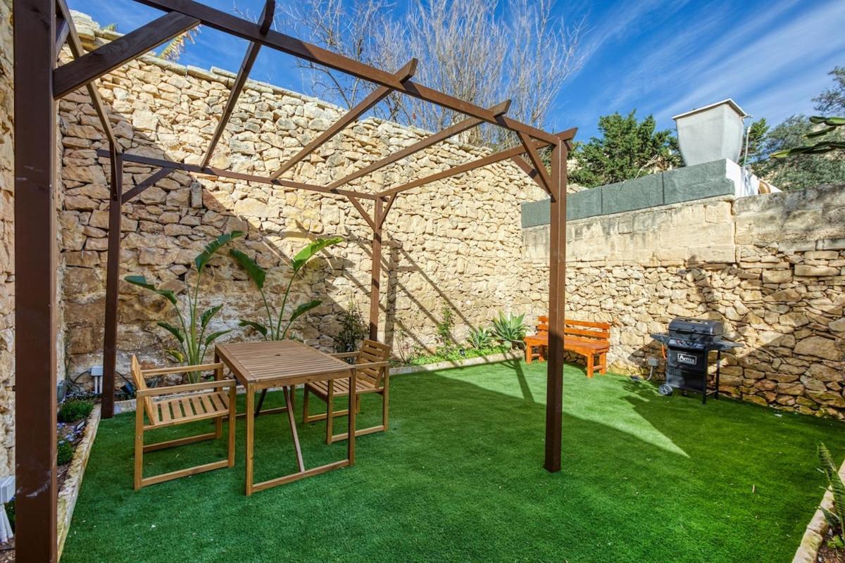 Exclusive 2br Townhouse With Garden *