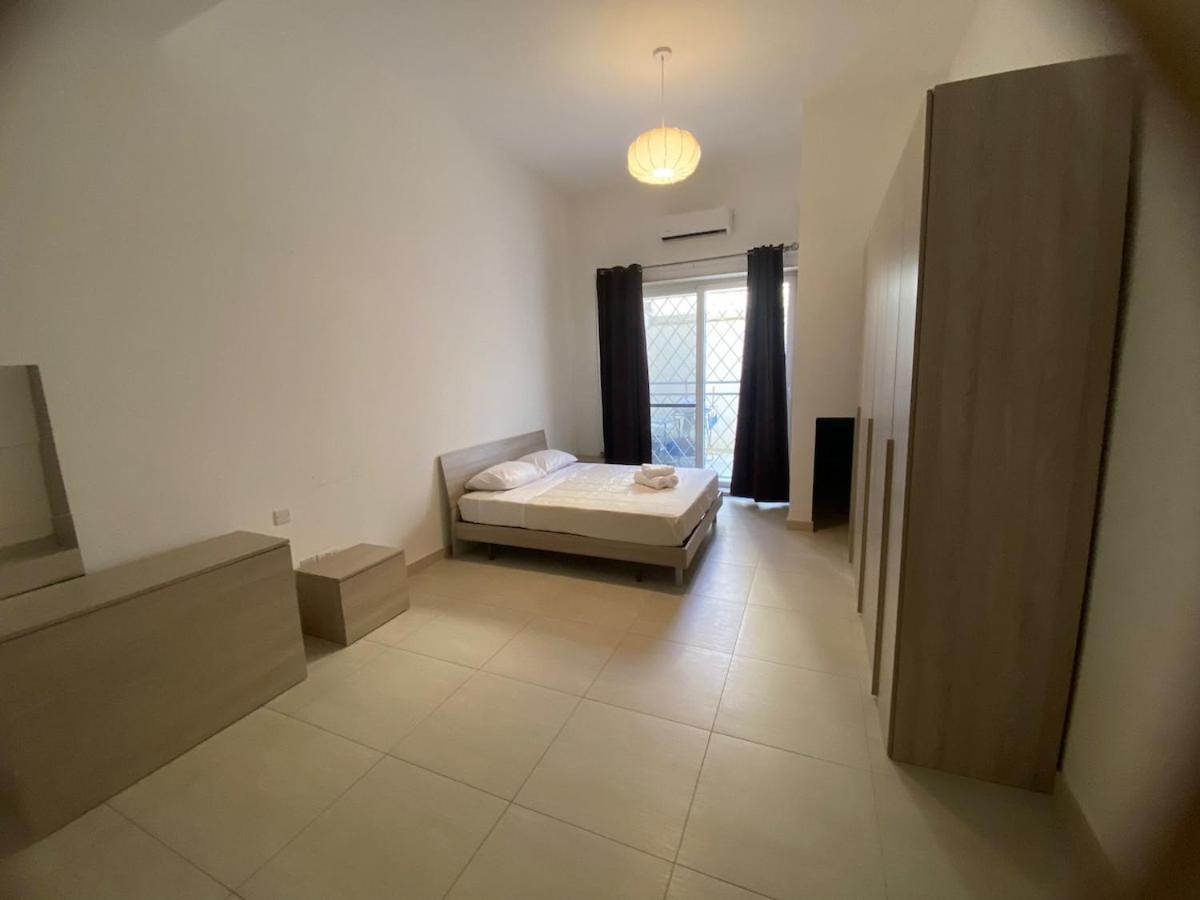 Apartment 2 Bedroom Near St Julians Is-Swieqi