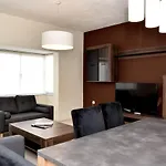Bright And Spacious 2 Bedroom Apartment With Harbour View - 3