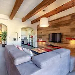 A Popular Pet Friendly Villa With A Pool, Gozo