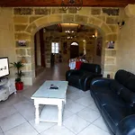 Ta'Ruzar Farmhouse