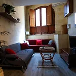 Ta'Ruzar Farmhouse