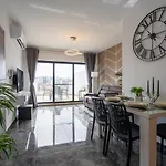 Tulip Court Penthouse Brand New-2 Min From The Sea-Central Bugibba