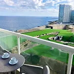 Stylish Seaview Apartment In A Prime Location