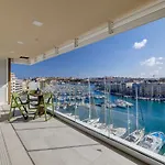 Stunning 3Br Apartment With Marina Views