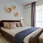 Perfect Location, Idyllic 2Br Apartment