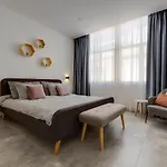 Perfect Location, Modern 2Br Apartment