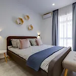 Perfect Location, Idyllic 2Br Apartment