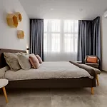Perfect Location, Modern 2Br Apartment