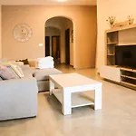 Si-Ku Holiday Home With Private Pool And Hot Tub