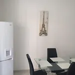 Cozy 1 Bedroom Apt Very Close To The Seaside B1B