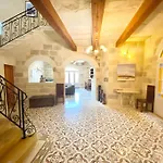 Villa Rossa Gozo - 5 Bedroom Ensuite With Pool & Jacuzzi