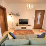 Charming 2 Bedroom Apartment Close To Junior College Etus1-1