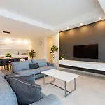 Ngh12 - Lovely, Spacious 2 Bedroom Apartment.