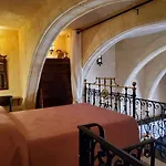 Cozy Corner House In Valletta - Authentic!