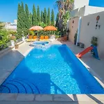 Central Villa Flatlet With Pool - Free Parking And Wifi