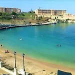 1500 Little Pink House In Kalkara Creek