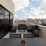 Penthouse With Bbq Kitchen Island & Massive Living Room By 360 Estates