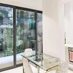 Ag1 - Studio In The Center