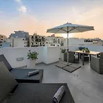 Stunning Penthouse Roof Terrace & Swimming Pool