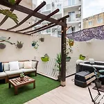 Pearl Pad - Stylish Seaside Duplex Apartment With Hot Tub - Sliema