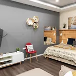 Pearl Pad - Stylish Seaside Duplex Apartment With Hot Tub - Sliema