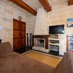 4 Bedroom Farmhouse With Private Pool In Gozo