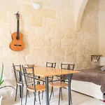 Roam Gozo - Studio 47 - 300Yr Old Farm Converted Into Welcoming Tiny Home