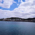 Spacious Deluxe Seaside Escape