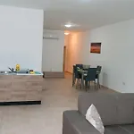Central Modern Apartment 1 Bedroom