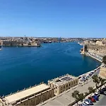 Superb 3 Bedroom Apartment In Valletta
