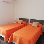 2-Fully Equipped Convenient, Modern Apt Near Golden Bay- 7 Min