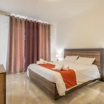 3 Bedroom Apartment - Walking Distance From Airport