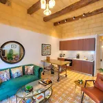 Traditional & Chic 2 Bedrooms In Valletta Imcd1-1