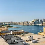 Mesmerising Views For A 2Br Apt In The Capital By 360 Estates