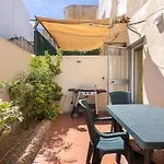 Modern, 2Bd Maisonette With Spacious Yard - Stylish & Close To Seafront