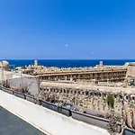 Valletta Bastions Seafront House