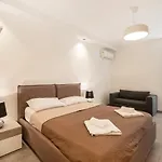 Top Location! Cozy 1-Br Flat