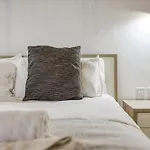 A Lovely 1Br Home With Balcony Just Off The Coast By 360 Estates