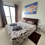2 Bedroom Apartment - 5 Mins From The Sea