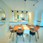 Luxury & Stylish 2Bedroom Seafront, Balcony Gogzr-4