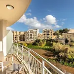 Cozy 3Bd Seaside Apartment! Wifi And Great Location!