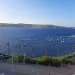 New Seafront Apartment - Spectacular Views