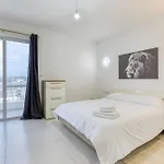 A Fully Equipped 3Br Penthouse With Large Terrace By 360 Estates