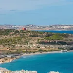 Clifftop Modern Apartment