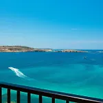 Islet Promenade Seafront Penthouse With Breathtaking Seaviews And Private Hot Tub On The Large Terrace By Getawaysmalta