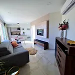 Southridge Ph With Jacuzzi, Top Views By Homely