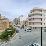 Grand 3Bed Burseley Terrace Fl2 Swieqi By Homely